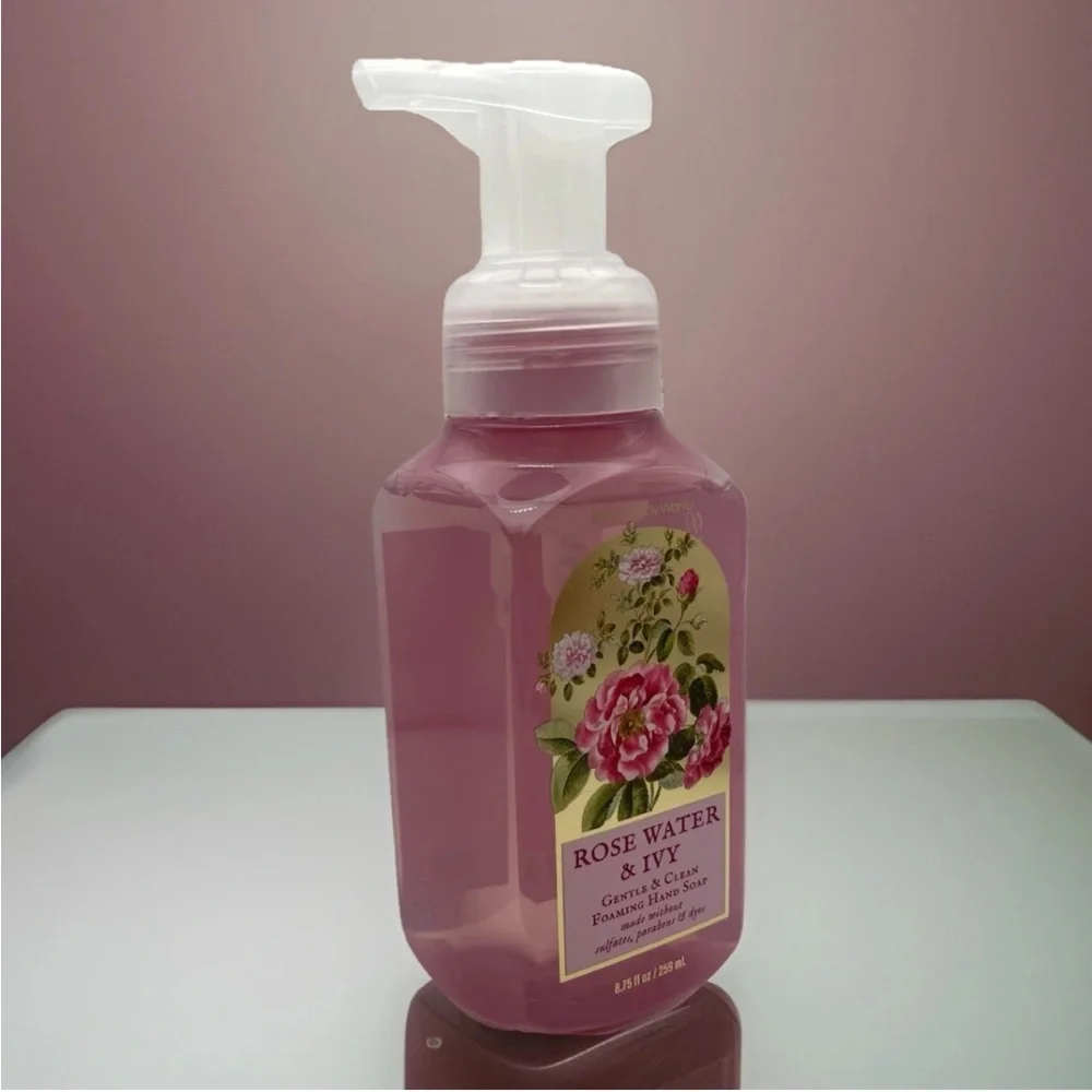 Bath & Body Works Foaming Hand Soap- Rose Water & Ivy (8.75 fl oz) - Picture 1 of 1